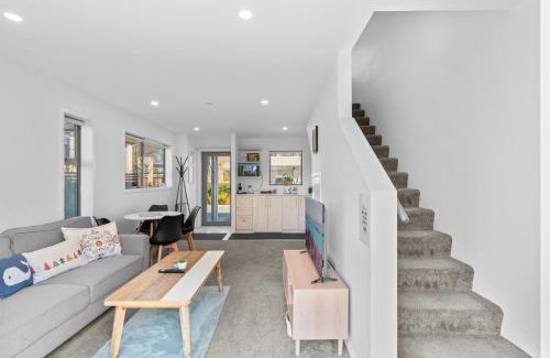 Upper Riccarton House | 2BRD 2BTH Riccarton townhouse FREE car park