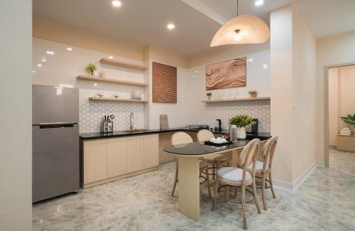 Hai Ba Trung Apartment | 2BRs Sword Lake Washer-DryerKitchen NetflixTV