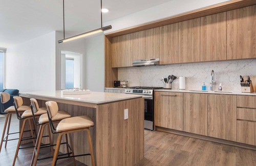 The Loop Apartment | 2BRs w/Lakefront Views, Sleeps Large Groups