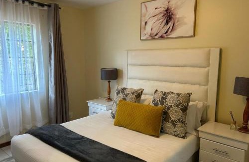Die Hoewes Apartment | 2e - No load shedding 2 bed home to relax into
