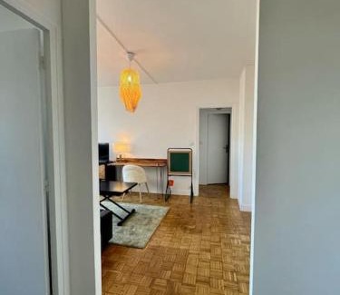 Montrouge Apartment | 2P calme - climatisation - 70m du métro M4 Barbara - 4 pers maximum