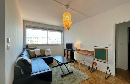 Montrouge Apartment | 2P calme - climatisation - 70m du métro M4 Barbara - 4 pers maximum