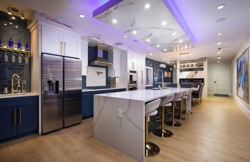 Downtown San Antonio House | 2x HotTub, MiniGolf, Pool, Games,Theater, 20Guests