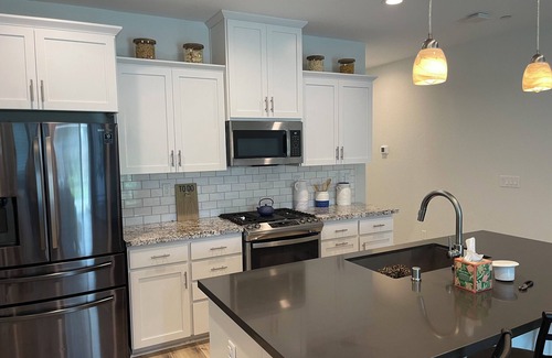 Lincoln House | 3/2 - Family Friendly, Fully Furnished w/Jacuzzi