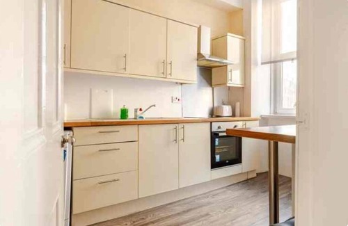 Dalry Apartment | 3 Bed Central Apartment - Pet Friendly & Parking