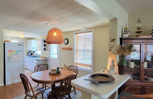 Merritt Cottage | 3 bed cottage, Bohemian vibe, boat dock & S.porch