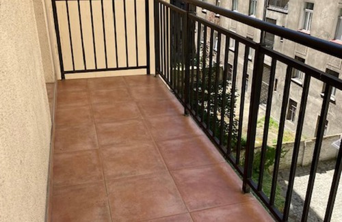 Andel Apartment | 3 Bed Flat - Sleeps 10 - Pets - Smoking - Parking