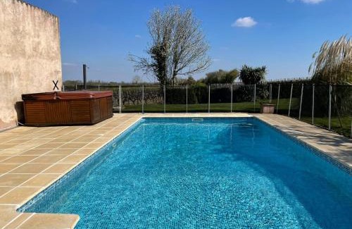 Nantille House | 3 Bed House - Sleeps 6 - Pool - HotTub - Garden