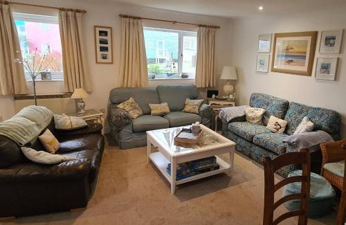 Pembroke House | 3 bed in Freshwater East FB100