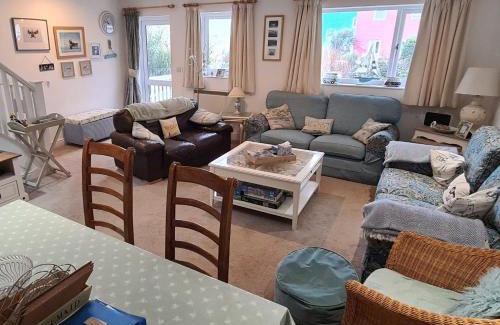 Pembroke House | 3 bed in Freshwater East FB100