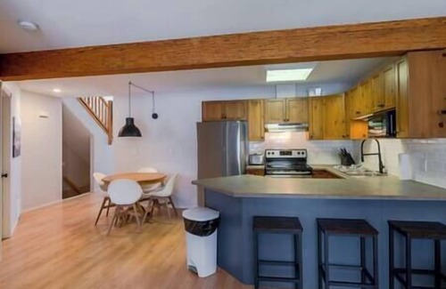 East Kootenay Condo | 3 Bed Townhouse - Fireplace - Great Location