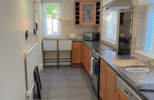 Kendal House | 3-bed Victorian Townhouse - Garden, Free Parking