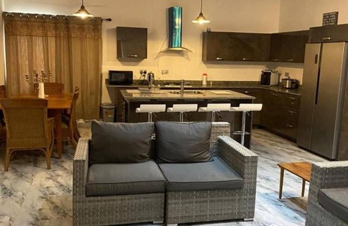 Accra Villa | 3 Bed Villa-Private Garden-OffStreetParking-AirCon Kasoa