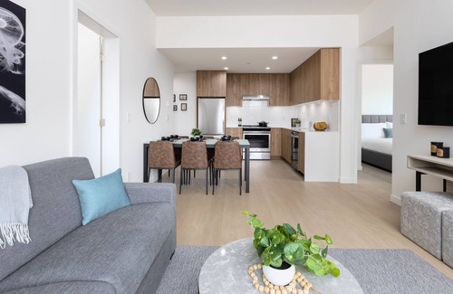 Port Moody Apartment | 3 Bedroom 2 Bathroom