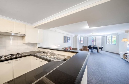 Surry Hills Apartment | 3 Bedroom Apartment @Castlereagh Street, Sydney CBD