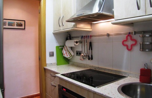 El Poble-sec Apartment | 3-bedroom apartment in fabulous Barcelona with WiFi