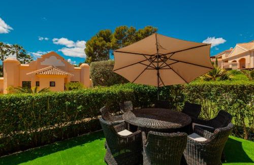 Puerto Banus Apartment | 3 bedroom apartment, with private garden and terrace, in Puerto Banús