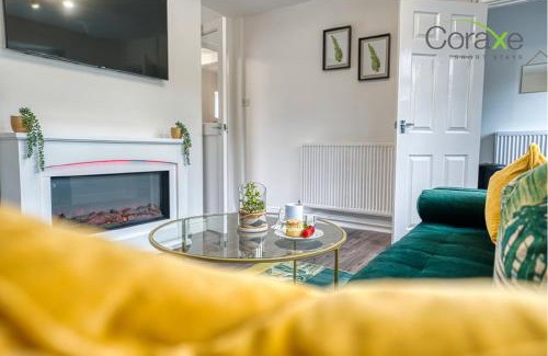 Cradley House | 3 Bedroom Blissful Living for Contractors and Families by Coraxe Short Stays