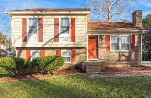 Greensboro House | 3-bedroom building in delightful Greensboro with AC, WiFi. Enjoy your stay