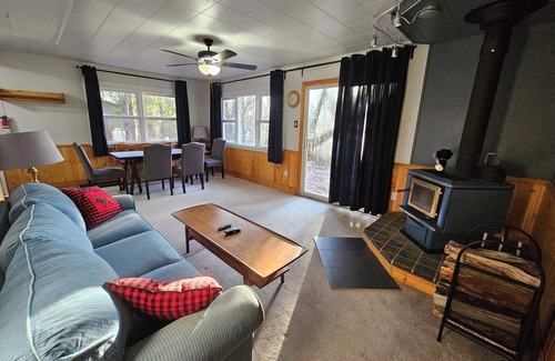 Algonquin Highlands Cottage | 3 Bedroom Cottage on Maple Lake