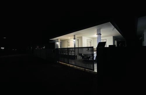 Nong Chaeng House | 3-Bedroom Chiang Mai House with Parking & Garden