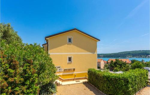 Cizici Apartment | 3 Bedroom Cozy Apartment In Dobrinj