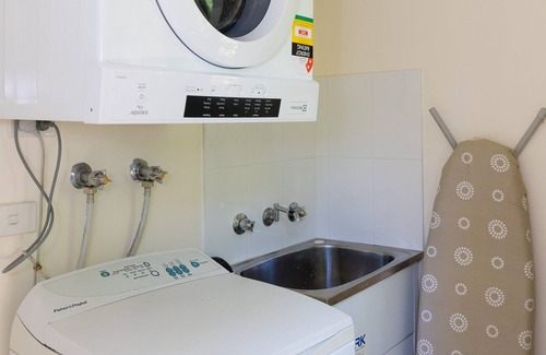 Eastwood House | 3 bedroom executive townhouse accommodation suitable for short & extended stays