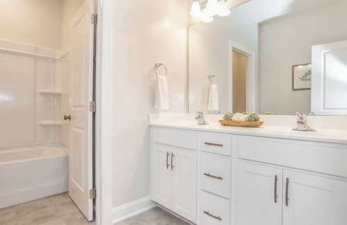 Umstead House | 3 Bedroom Fully Furnished House With Easy Access to Durham, Raleigh & Cary