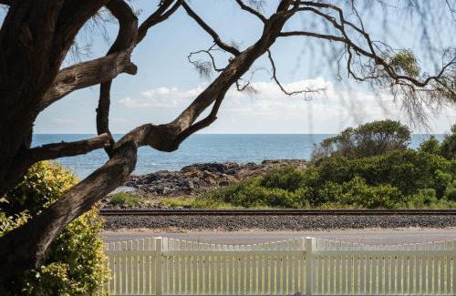 Penguin House | 3-Bedroom Getaway Minutes from the Beach