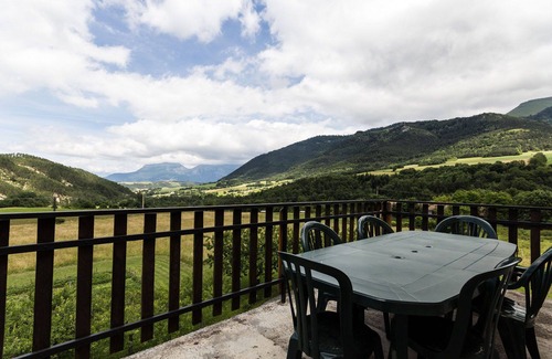 Lalley Apartment | 3 bedroom gite "Châtel" with Jacuzzi-Sauna in Trieves Vercors