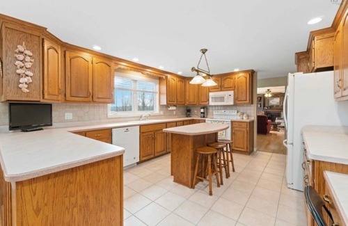 Digby House | 3-bedroom home in adorable Digby with WiFi, AC. Enjoy your stay
