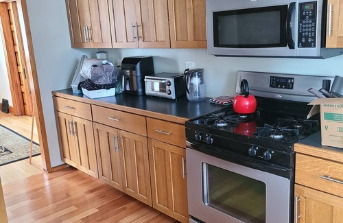 Iowa City House | 3-bedroom house 6 blocks from downtown 2 blocks from 9 sororities in Iowa City