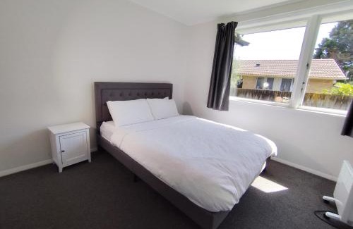 Hamilton Villa | 3-Bedroom house-big yard- Netflix