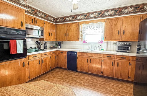 Deming House | 3-bedroom house in delightful Deming with WiFi, AC. Start your vacation now