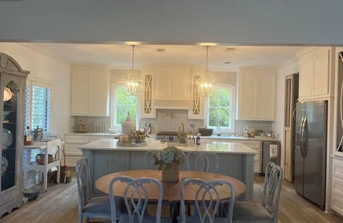 Hattiesburg House | 3-bedroom house on beautiful lake with hot tub, golf community, 3 miles to USM