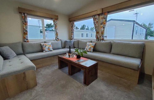 Prestonpans Resort | 3 Bedroom Luxury Caravan - Vans With Business Sign Not Allowed