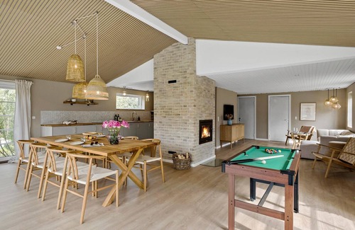 Hou House | 3 bedroom ocean front home in Hals