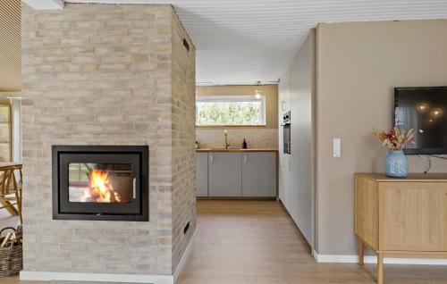 Hou House | 3 Bedroom Ocean Front Home In Hals