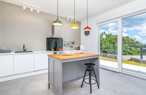 Vrh House | 3 bedroom pet friendly home in Vrh