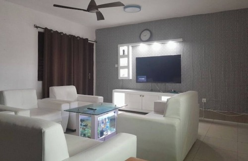 Sekondi-Takoradi Apartment | 3 bedroom shared apartment in a safe vicinity