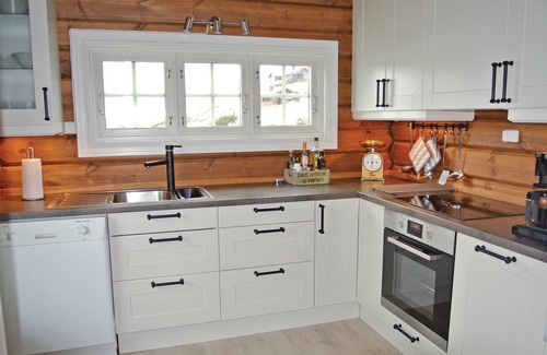 Hol House | 3 bedroom stunning home in Hovet