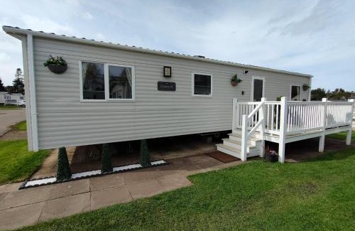 Prestonpans Resort | 3 Bedroom Stylish Caravan - Vans With Business Sign Not Allowed