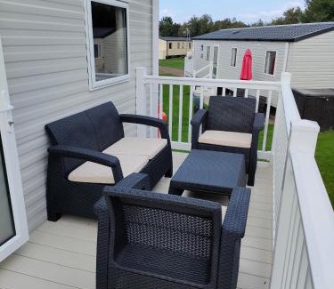 Prestonpans Resort | 3 Bedroom Stylish Caravan - Vans With Business Sign Not Allowed