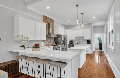 Uptown Historic District Apartment | 3 Bedroom Uptown retreat