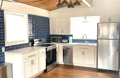 Sunrise Beach House | 3 bedroom waterfront home Large dock and great swim area 4 KAYAKS + PADDLEBOAT