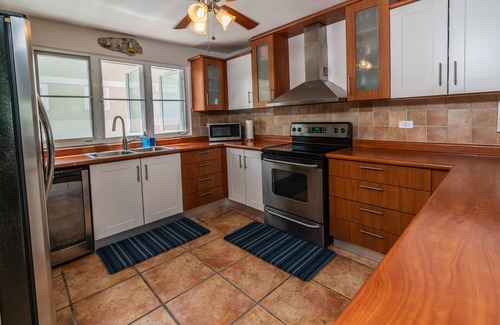 Cabezas Villa | 3 Bedrooms, 2 Bathrooms, Sleep 6.