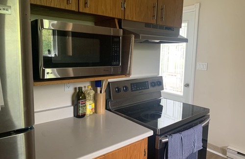 Kentville House | 3 bedrooms 5 bed’s upper unit of duplex home