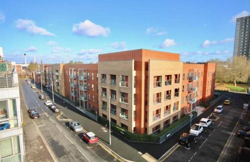 Portsmouth Apartment | 3 Bedrooms double or single beds, 2 PARKING SPACES! WIFI & Smart TV's, Balcony