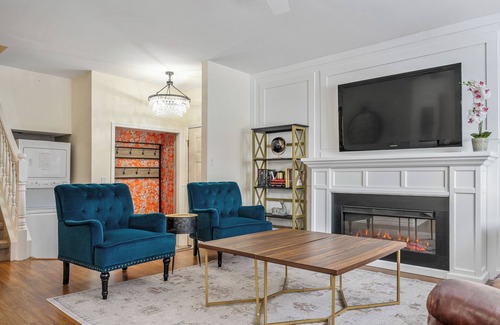 Southeast Calgary House | 3 Bedrooms, King Suite, Near Fish Creek & Spruce Meadows