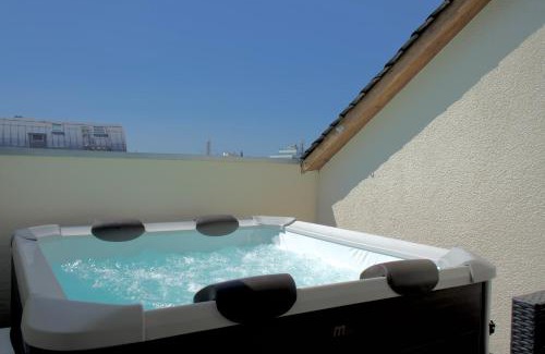 Mitte Apartment | 3 BR Penthouse - WHIRLPOOL - ZENTRAL - KÜCHE - WIFI - KAFFEE - GERÄUMIG - TERRASSE - PARKHAUS